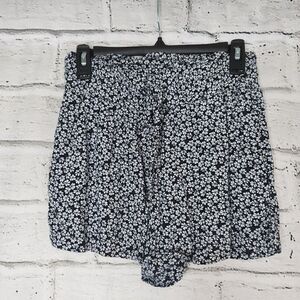 Abercrombie & Fitch Women's Navy Blue White Floral-Print Shorts Size Small